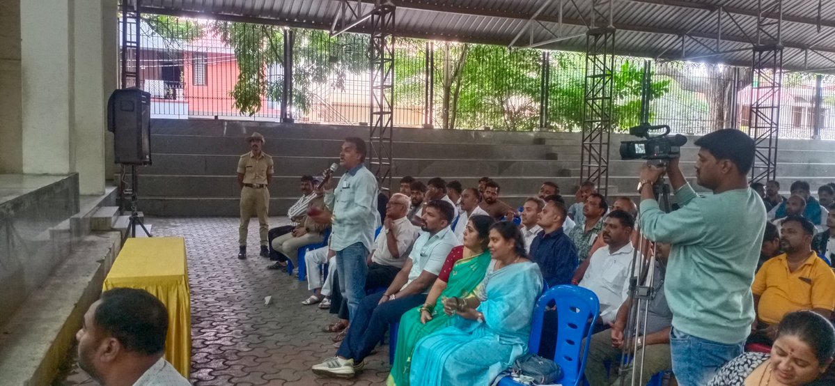 DCP West Bengaluru (@dcpwestbcp) on Twitter photo <a href="/CPBlr/">CP Bengaluru ಪೊಲೀಸ್ ಆಯುಕ್ತ ಬೆಂಗಳೂರು</a> <a href="/JointCPWest/">Joint CP West</a> <a href="/DgpKarnataka/">DGP KARNATAKA</a>
Conducted ‘Jana samparka sabhe’ and ‘Mane Manege Police’ programmes at Kuvempu Rangamandira, Byatarayanapura.People expressed happiness & Confidence with these Programmes. <a href="/CPBlr/">CP Bengaluru ಪೊಲೀಸ್ ಆಯುಕ್ತ ಬೆಂಗಳೂರು</a> <a href="/JointCPWest/">Joint CP West</a> <a href="/DgpKarnataka/">DGP KARNATAKA</a>
Conducted ‘Jana samparka sabhe’ and ‘Mane Manege Police’ programmes at Kuvempu Rangamandira, Byatarayanapura.People expressed happiness & Confidence with these Programmes.