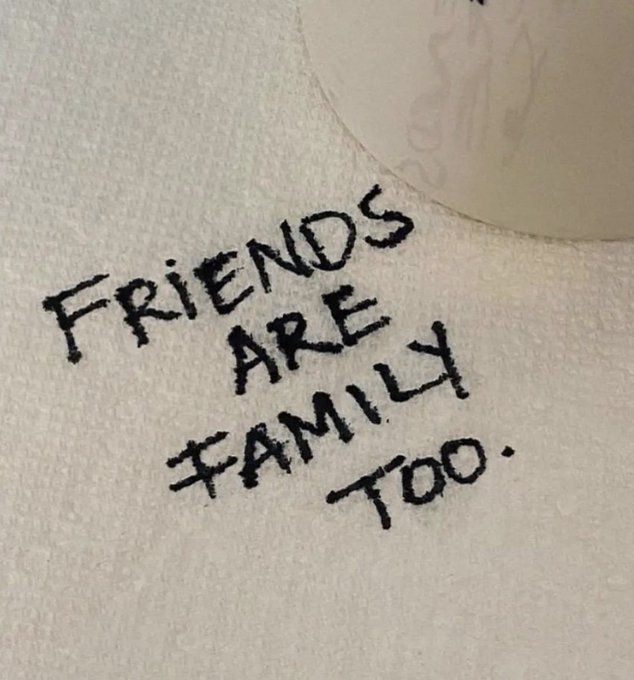 ⠀
«прекрасный день! улыбайтесь, улыбайтесь себе и всему миру вокруг, пусть это солнышко, которое сегодня на небе, светит вам в душу....» — сказала бы я, если бы эш не разбудил меня раньше положенного. радует только, что близится встреча старых друзей.
⠀