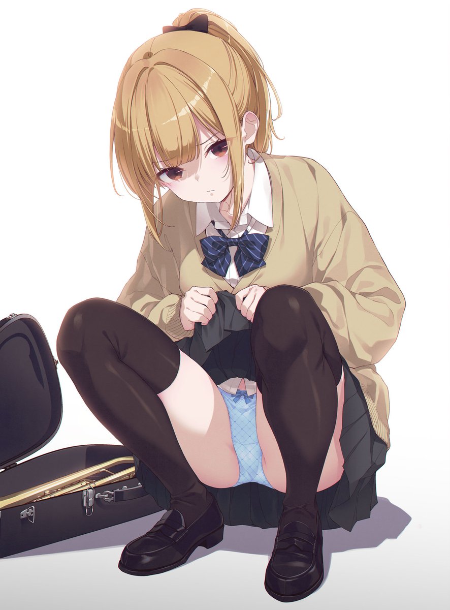 吹奏楽部の女の子に嫌な顔されながらおパンツ見せてもらいたい
#嫌パン 