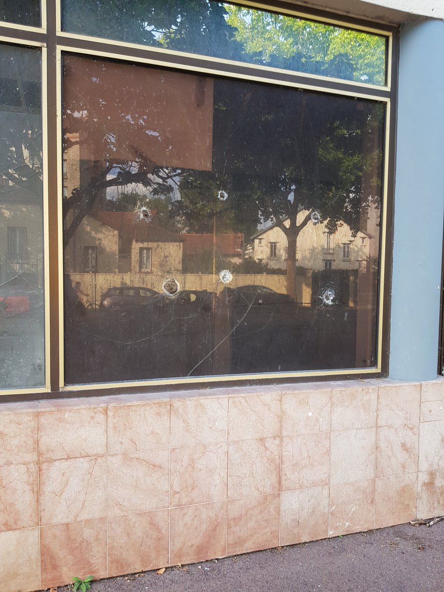 dritte_blick's tweet image. Urlaubsgrüße aus Gennevilliers!