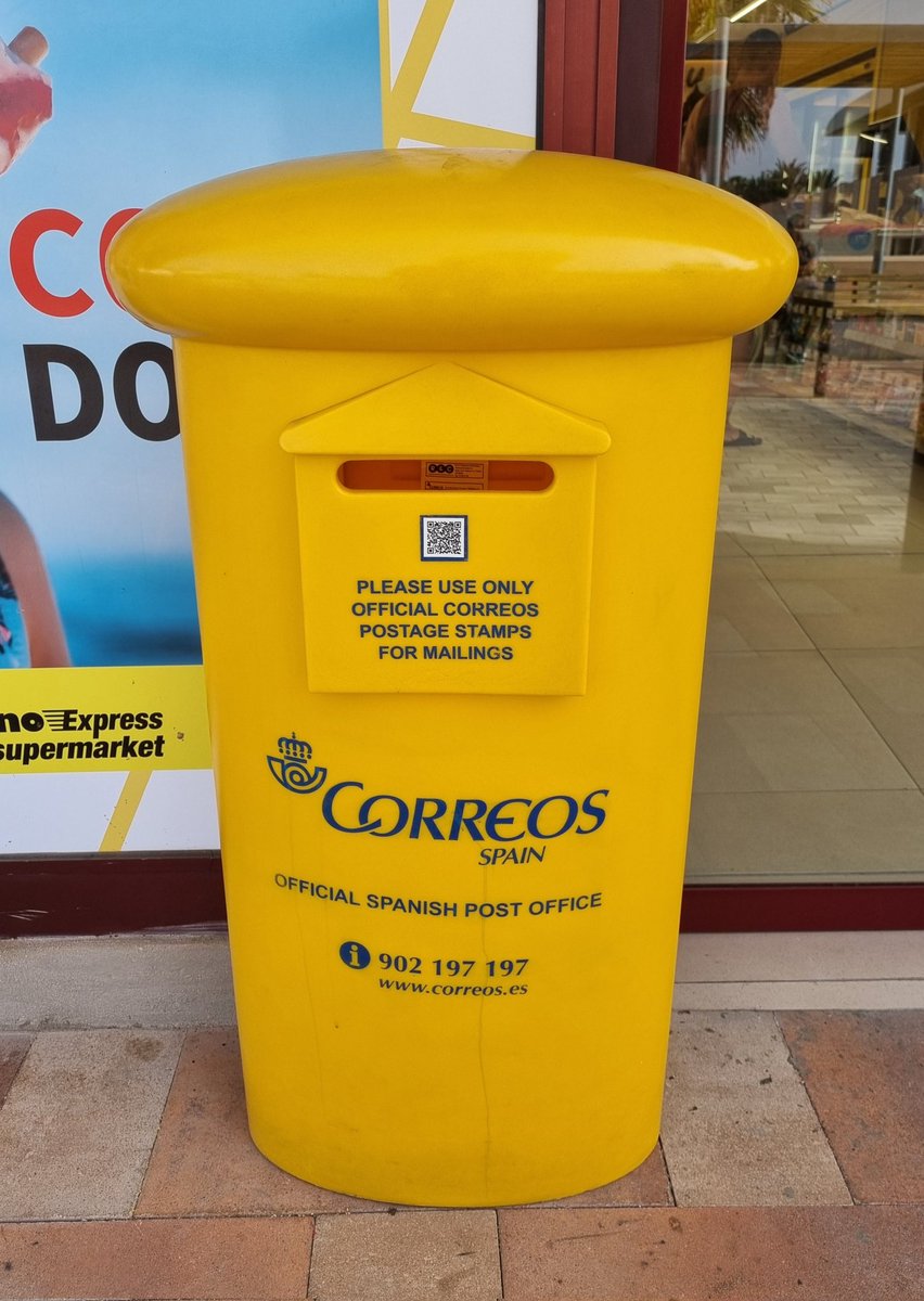 Overseas edition of this week's #PostboxSaturday with the sunshine yellow of <a href="/Correos/">Correos</a> fresh out of #morrojable #Fuerteventura #canaries <a href="/letterappsoc/">Handwritten Letter</a> #letters