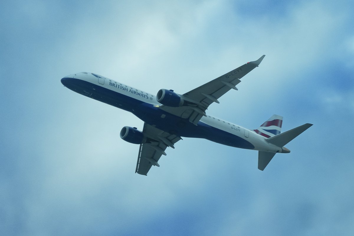 Nick_Baker777's tweet image. Loving today's reminders to wake up...
Repeat alarm clock, every 5 - 10 minutes since 6:15 a.m. 🤣🤣
But... I already knew it was coming as I've stayed at Travelodge London City airport before. It's only a short trip by bus/tube into the city centre, and half the price of a…