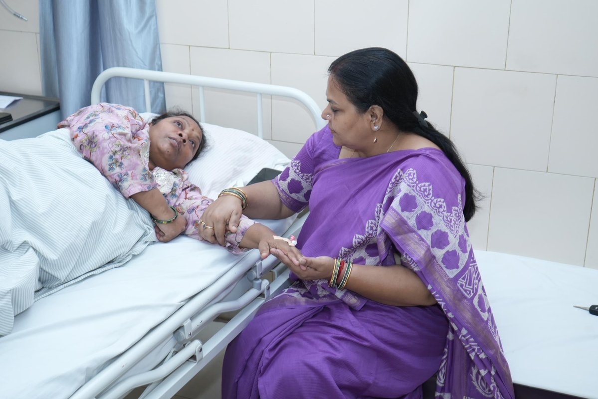 DipikaPS's tweet image. आज रांची की पूर्व मेयर, मेरी दोस्त और बहन श्रीमती रमा खलखो जी से अस्पताल में भेंट कर उनके स्वास्थ्य की जानकारी ली। बाबा बैद्यनाथ से प्रार्थना है कि वे उन्हें शीघ्र पूर्ण स्वास्थ्य लाभ प्रदान करें।
