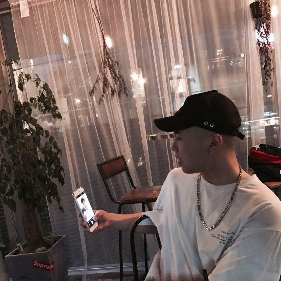 lilb00tyvert's tweet image. 8년 전 오늘이라고 방금 인스타에 뜸 ㅁㅊ
입대 전에 삭발한건데 까까머리 또 하고싶다
