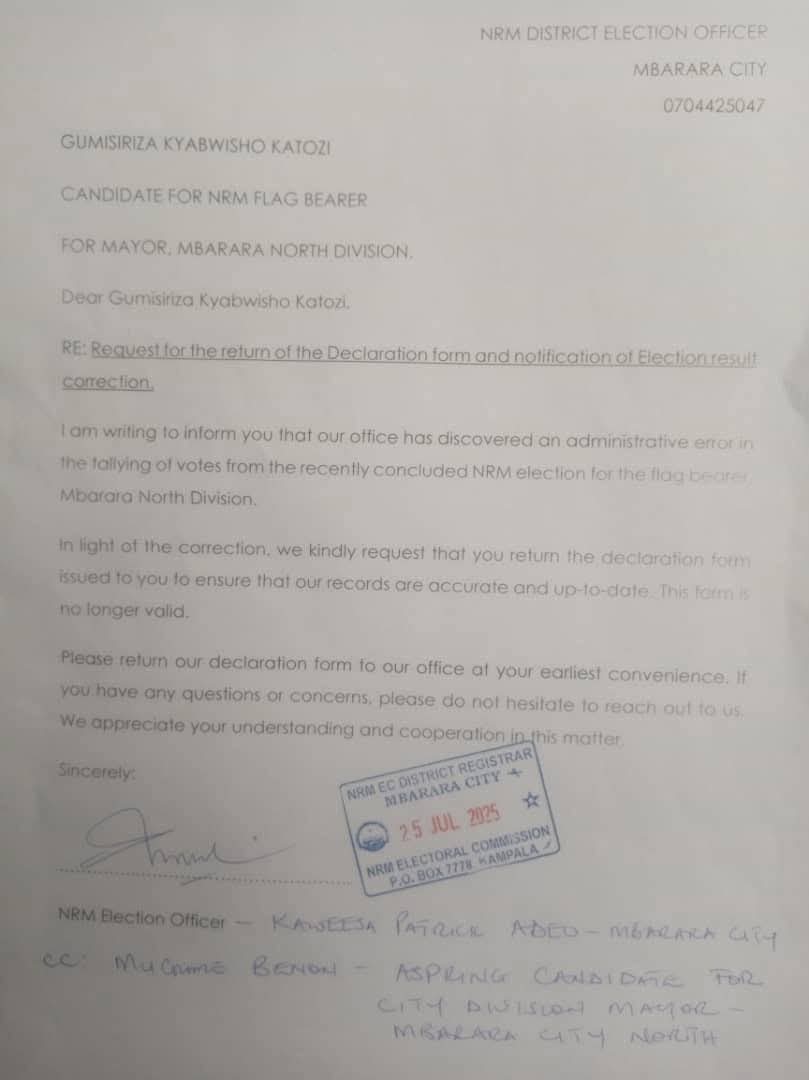 eugine_ug's tweet image. TOP STORY
___________
The acting @NRMOnline registrar for Mbarara City, Mr. Patrick Kaweesi has instructed Gumusiriza Kyabwisho, the declared winner of the Mbarara City North Division mayoral race, to return the declaration form that named him the party’s flag bearer.…