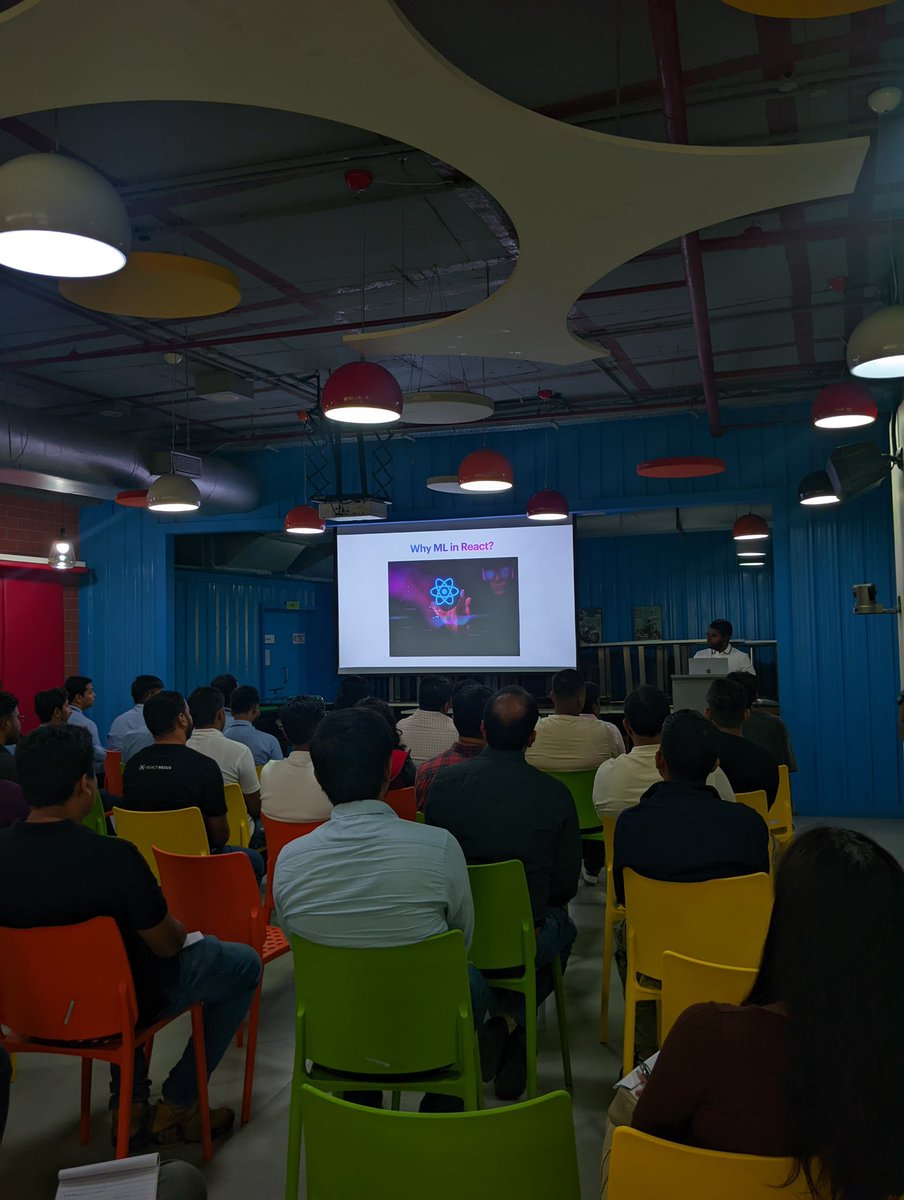 ReactJSPune tweet media