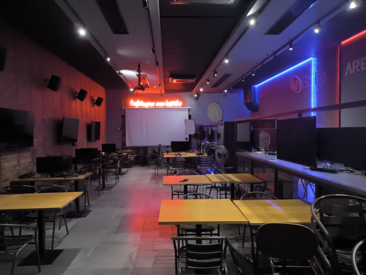EX__Steve's tweet image. 1st at the venue 😤