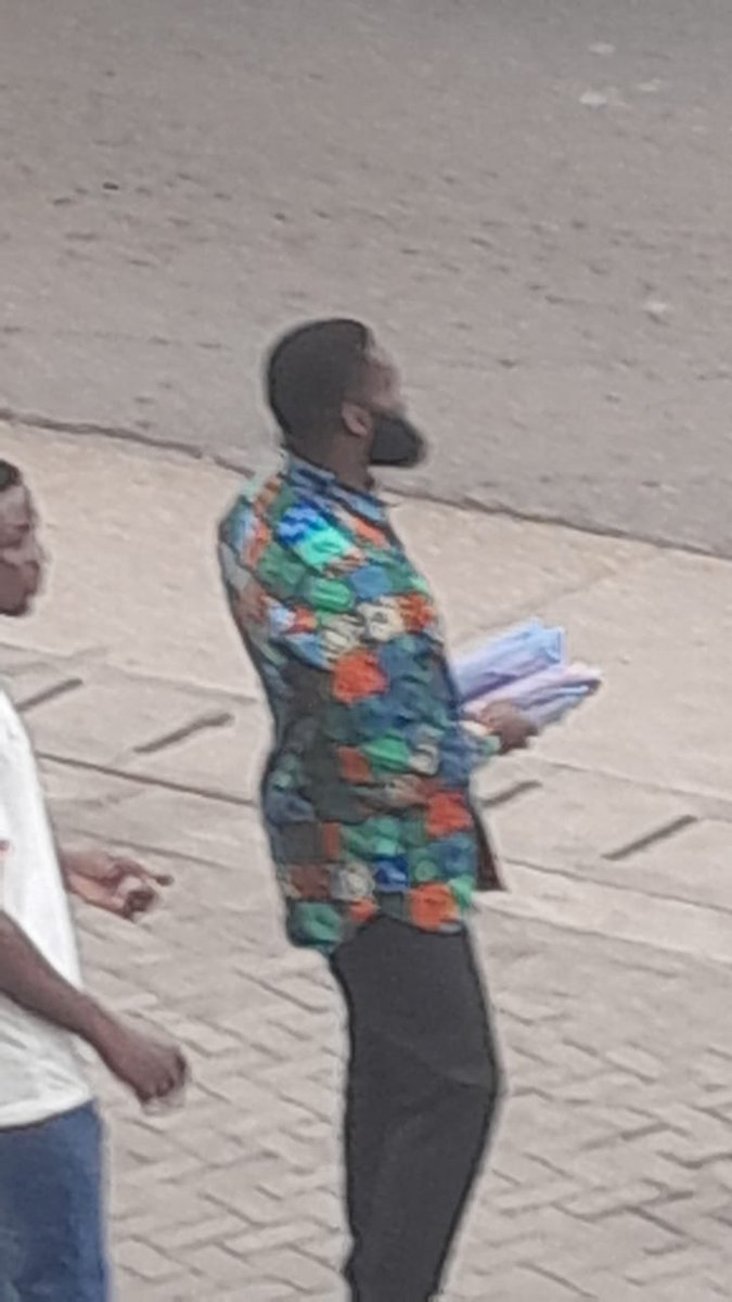 MusahShiraz1's tweet image. GRASAG PRESIDENT AND P.R.O SHARING GRASAG SOUVENIRS BRANDED IN A PROXY CANDIDATES STICKERS TO BUY VOTES ??????