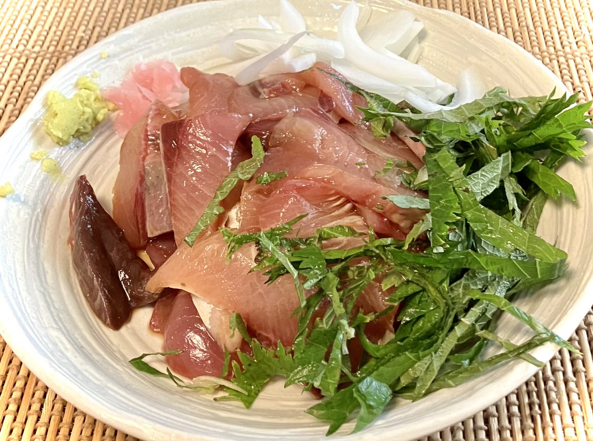 mmako111's tweet image. #おうちごはん 

はまちのお刺身

芝海老の天ぷら

鶏そぼろと焼きナスと焼きピーマン、茹でオクラ、茗荷、大葉入りの冷やしそうめん