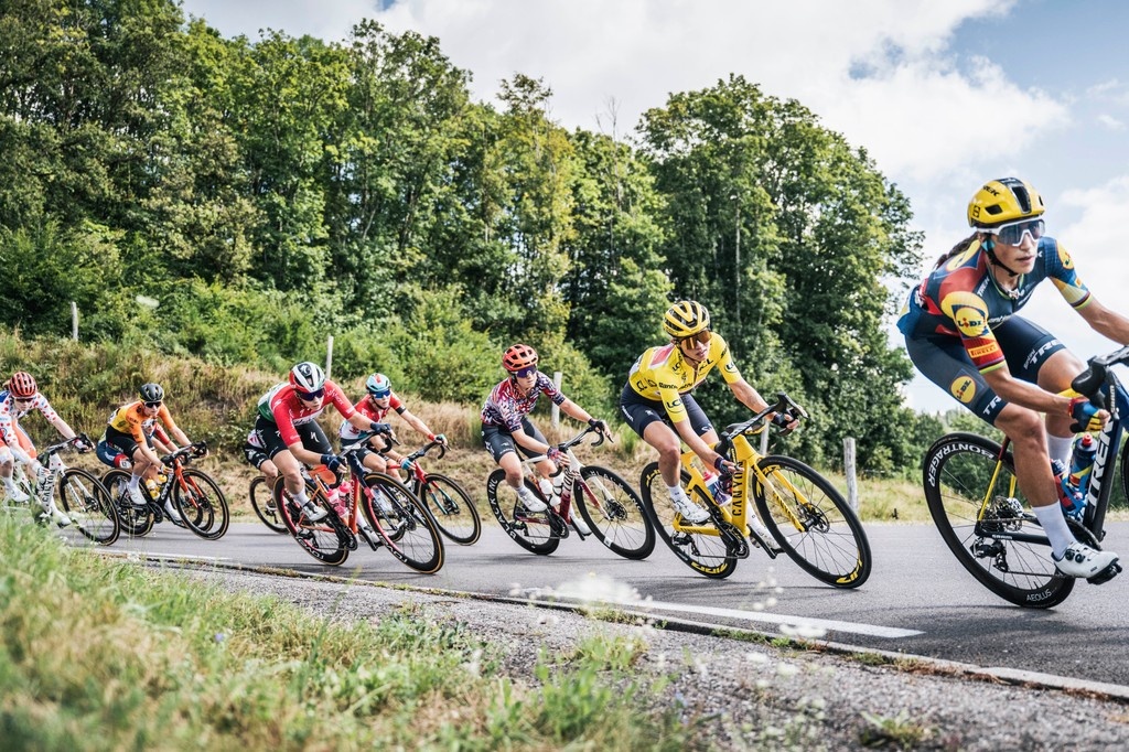 rouleur's tweet image. The Tour de France Femmes 2025 favourites: Who will win the yellow jersey?
Vollering, Niewiadoma-Phinney, Reusser and Longo Borghini line up for the most important showdown of the year
Read more: l8r.it/QiuZ