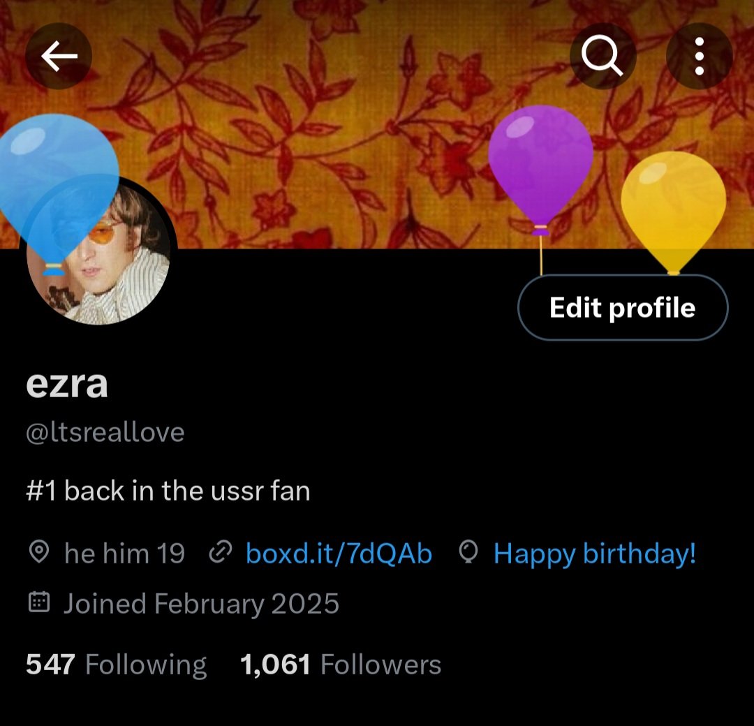 ltsreallove's tweet image. balloons but they're all broken and only on the top of the page bc this app doesnt work yayyyyy yayyyy !!!