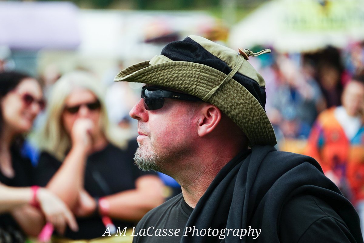 AMLaCassePhoto's tweet image. Forest Fest day one! The rain stayed away, the crowd sung and danced away long after the sun had set!
#FlrestFest2025 #FesrivalPhotographer #MusicPhotographer