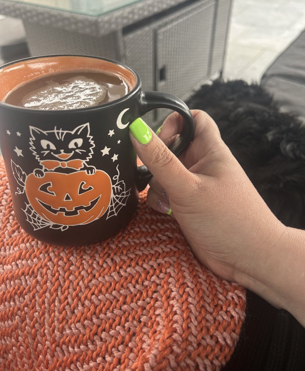 fallen_skz's tweet image. All these accusations being thrown around without any proof and people ready to just believe it allβ¦.
Anyway I will be outside in the chilly autumn feeling morning enjoying my coffee with my doggoβ¦
Some people should try getting outside moreβ¦.