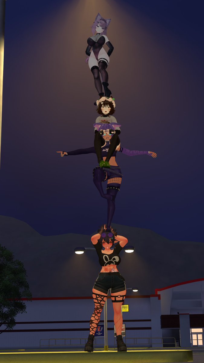 ShigeruBatsy's tweet image. @NamedToo  @ms_knockoff @peachyTeaVRC You come across a bundle of sticks who are trying to fight you, wyd?