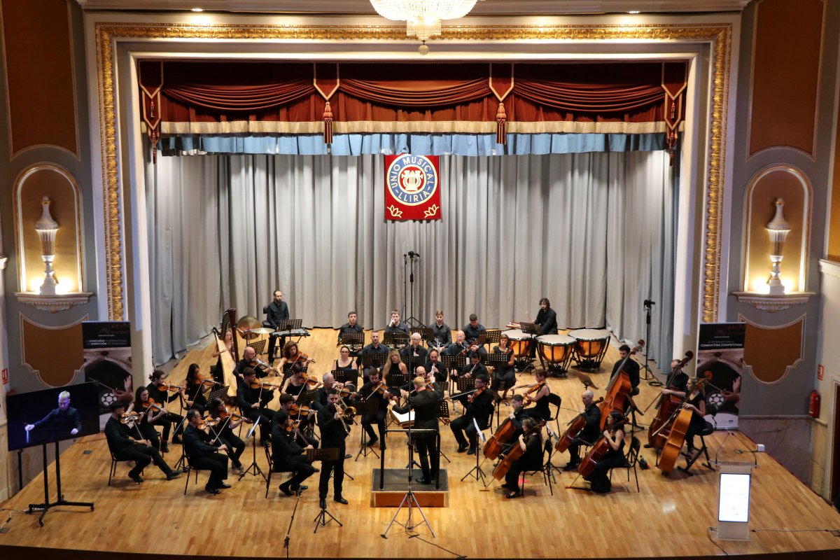 Ajuntament de Llíria (@aytolliria) on Twitter photo 🎼 Jaehyuck Choi gana el CIDO <a href="/LliriaCityMusic/">Llíria City of Music</a> y se convierte en el director con mejor proyección internacional. La tercera edición del Concurso Internacional de Dirección de Orquesta de Llíria celebró ayer la gran final 👉 tinyurl.com/a44n29ky
#LlíriaCityOfMusic 🎼 Jaehyuck Choi gana el CIDO <a href="/LliriaCityMusic/">Llíria City of Music</a> y se convierte en el director con mejor proyección internacional. La tercera edición del Concurso Internacional de Dirección de Orquesta de Llíria celebró ayer la gran final 👉 tinyurl.com/a44n29ky
#LlíriaCityOfMusic