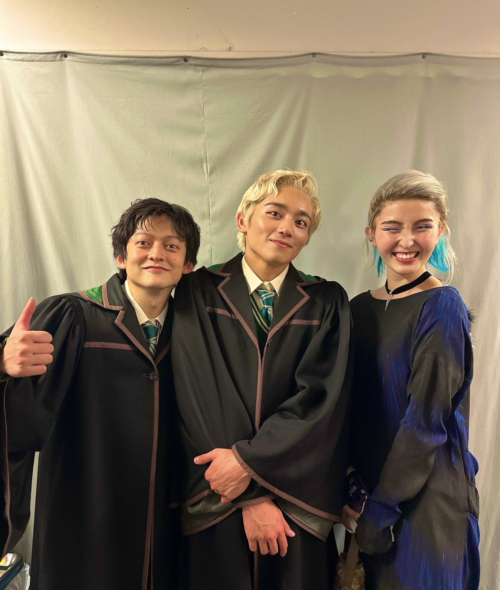 TatsukiOkubo1's tweet image. 5公演目。

本日もありがとうございました。
カーテンコールで皆様から拍手をいただけること、本当に幸せな時間です。
次の公演も大切に演じさせて頂きます。

よろしくお願いします‼️

先日撮った、3人と😳😳

#ハリポタ舞台
#呪いの子