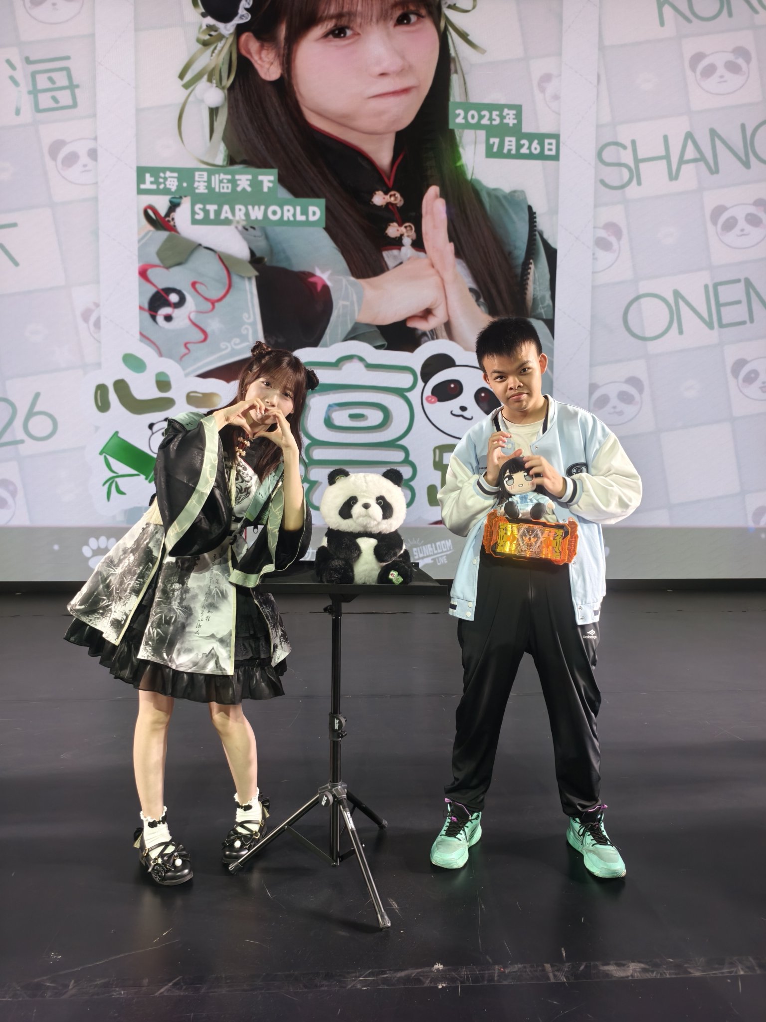 来栖りん 額装写真 Amazon.co.jp: 来栖りん壁飾りポスター写真水着ビキニ下着