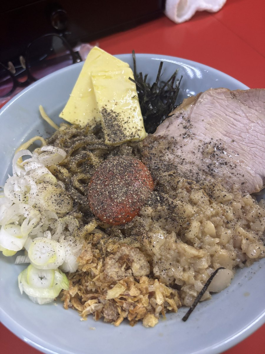 Azuki_y0516's tweet photo. 富士丸東浦和の限定メニュー、『真っ赤卵のバター醤油釜玉』。
ジャンキーでかなりうまかった。
残ったスープに米入れて食いたい。
期間中にもう一回食べたい。 https://t.co/cmiIdcPlr9