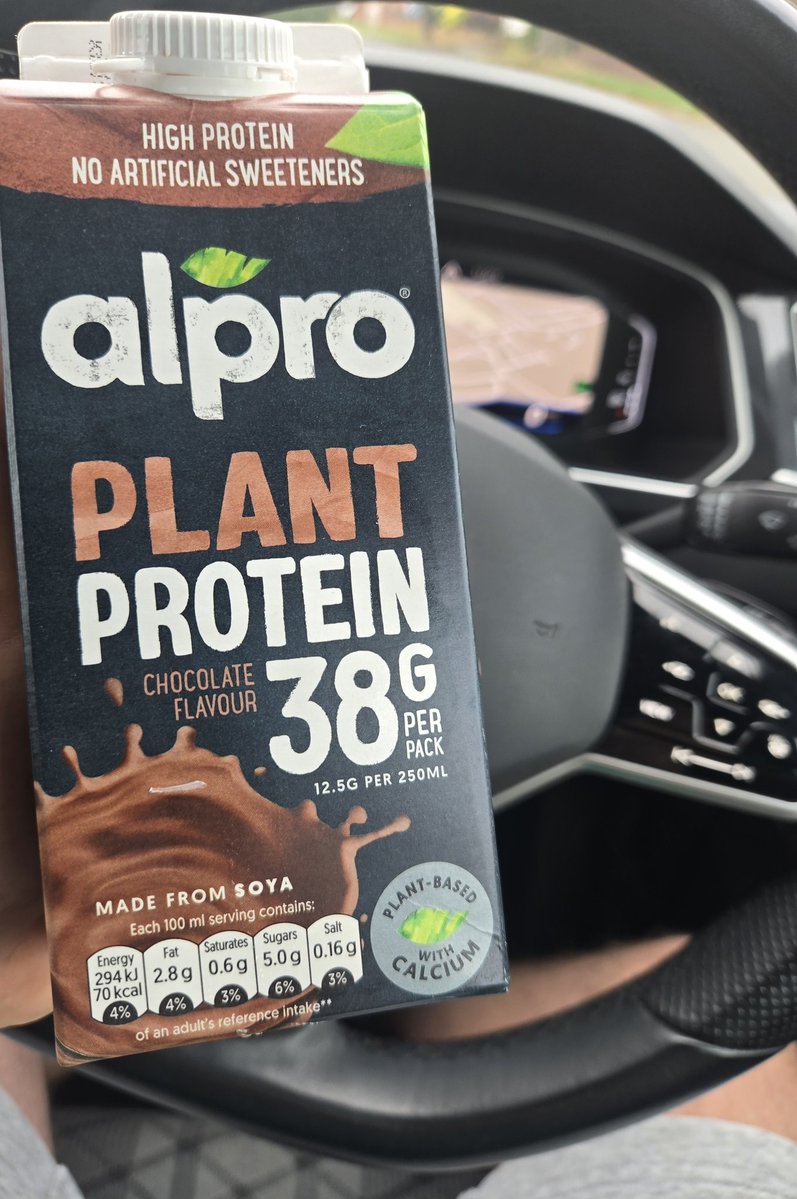Hazzy2_0's tweet image. None of them sweet tasting, sugar filled protein drinks in shop, all they had was this weird shit, and it&apos;s not good!!