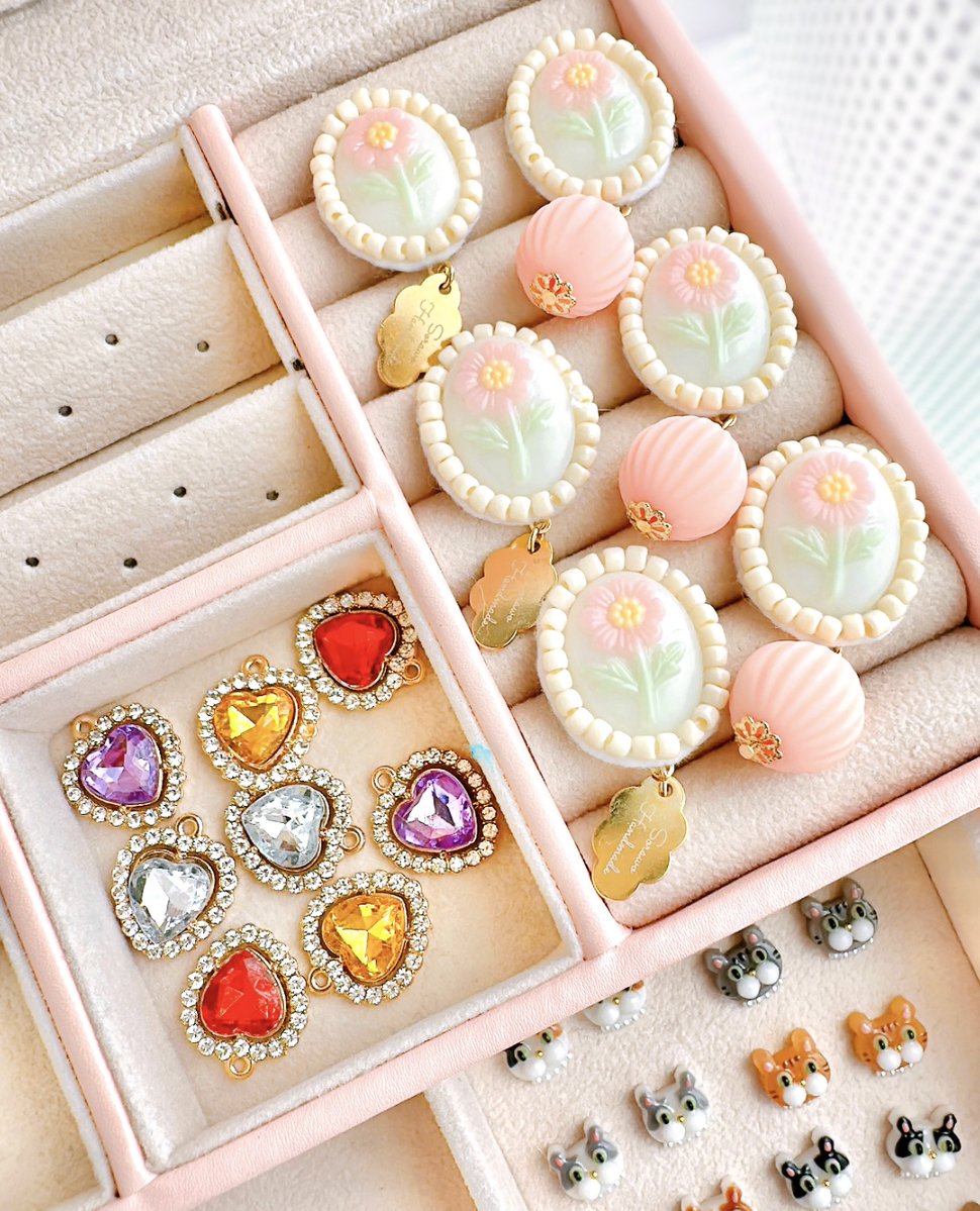 sorawo_sun's tweet image. #アトリエに宝箱があるらしい
🦢⸝‍✩.*˚