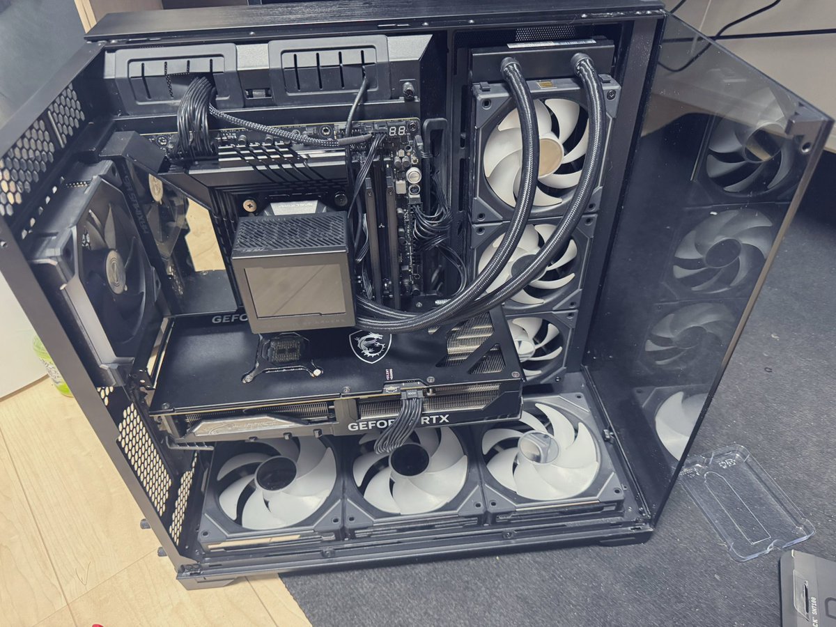 サブのレンダリング用パソコソもでぎた！！

つかれたぁ