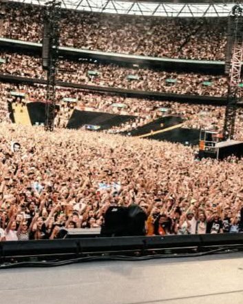 ClareHeidi's tweet image. Why did they close off a lot of seats all over. Could they not sell them