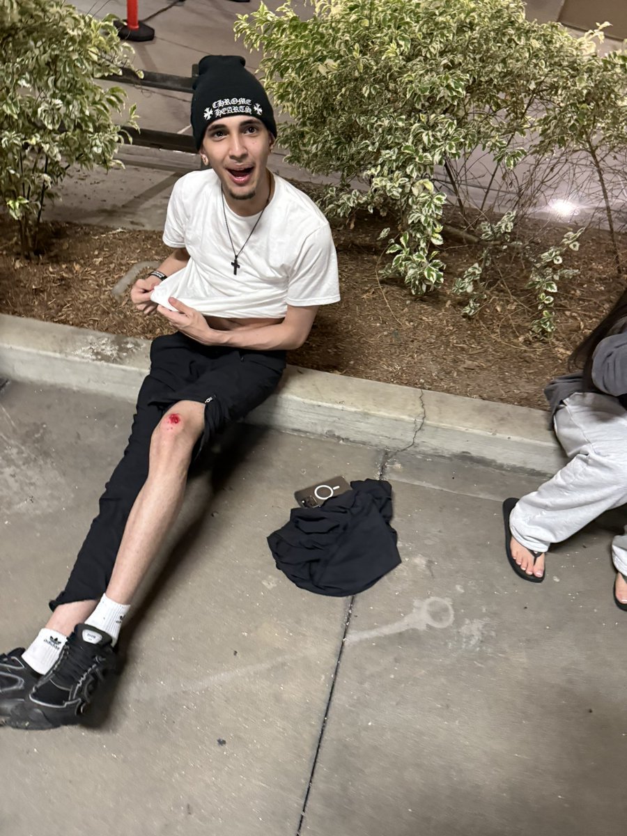 SilkySzn's tweet image. DONT RUN 😂😂 IM REALLY DA GLITCH