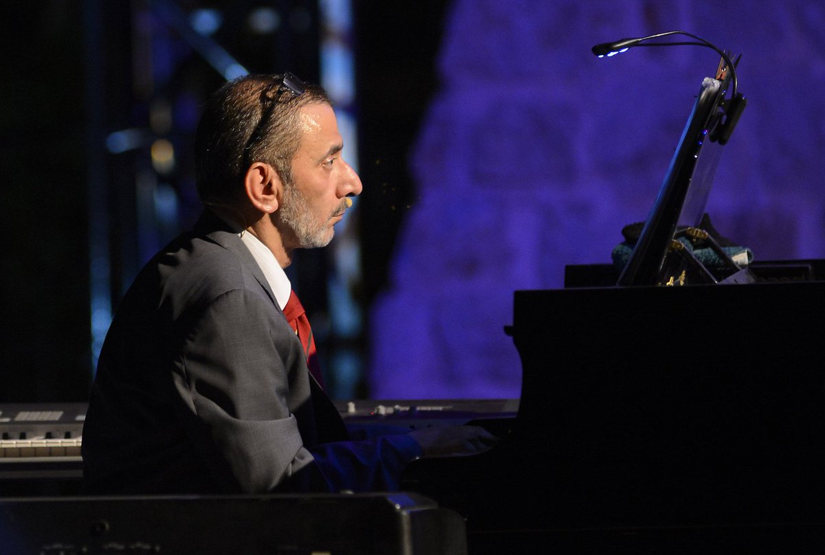 راح زياد 😭😭 العبقري الذي كان مرآتنا في السخرية المرة.. #زياد_الرحباني