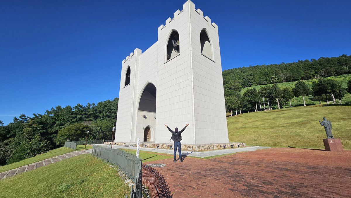 asuparider's tweet image. 盛大にクーラント漏れててレッカー待ちです。
こんな山のど真ん中でトラブルとは。
良いところなのがせめてもの救い。
ここから滋賀までどうやって帰るの？
