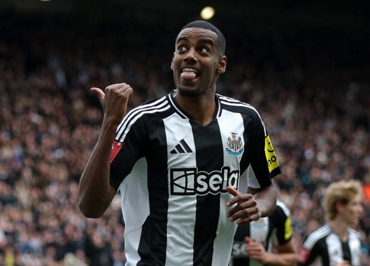 🚨⚠️ Eddie Howe: “There are no contract talks taking place with Alexander Isak. That will be for a later date potentially”.

“There are things going on behind the scenes. Whatever happens has to be for the best of the club”.

“Of course, I hope Isak stays”.
