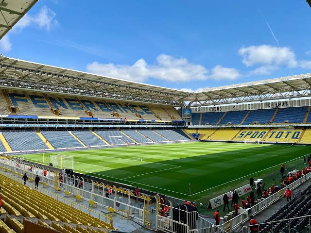 KendineMuhabir's tweet image. Fenerbahçe stadının yeni ismi 'Chobani Stadyumu Şükrü Saraçoğlu Spor Kompleksi' olacak.