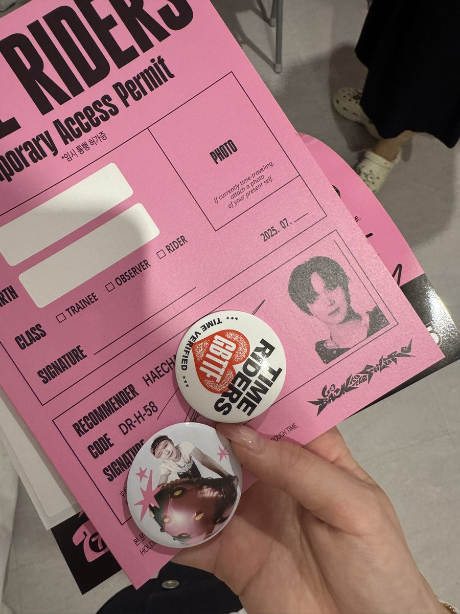 dnocksw's tweet image. 드림 팝업 임시통행허가증 , 뱃지 교환

미니어처 마크 해찬 -&amp;gt; 재민 천러
임시허가증 해찬-&amp;gt; 재민
뱃지 런쥔 -&amp;gt; 재민

현장에 있습니다!

엔시티 드림 팝업 교환 트레카 가챠 미니어쳐 핀뱃지