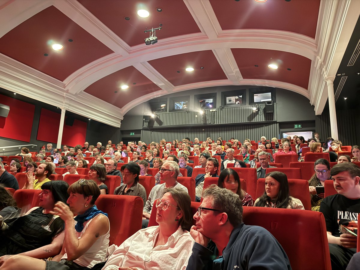 LostReelsUK's tweet image. An epic night on the @WhitStillman tour...a completely SOLD OUT house for our special presentation of METROPOLITAN. About a 50/50 split between repeat viewers and first timers, but for all never as great as from this gorgeous 35mm print and with a brilliant Q&A with Whit himself.