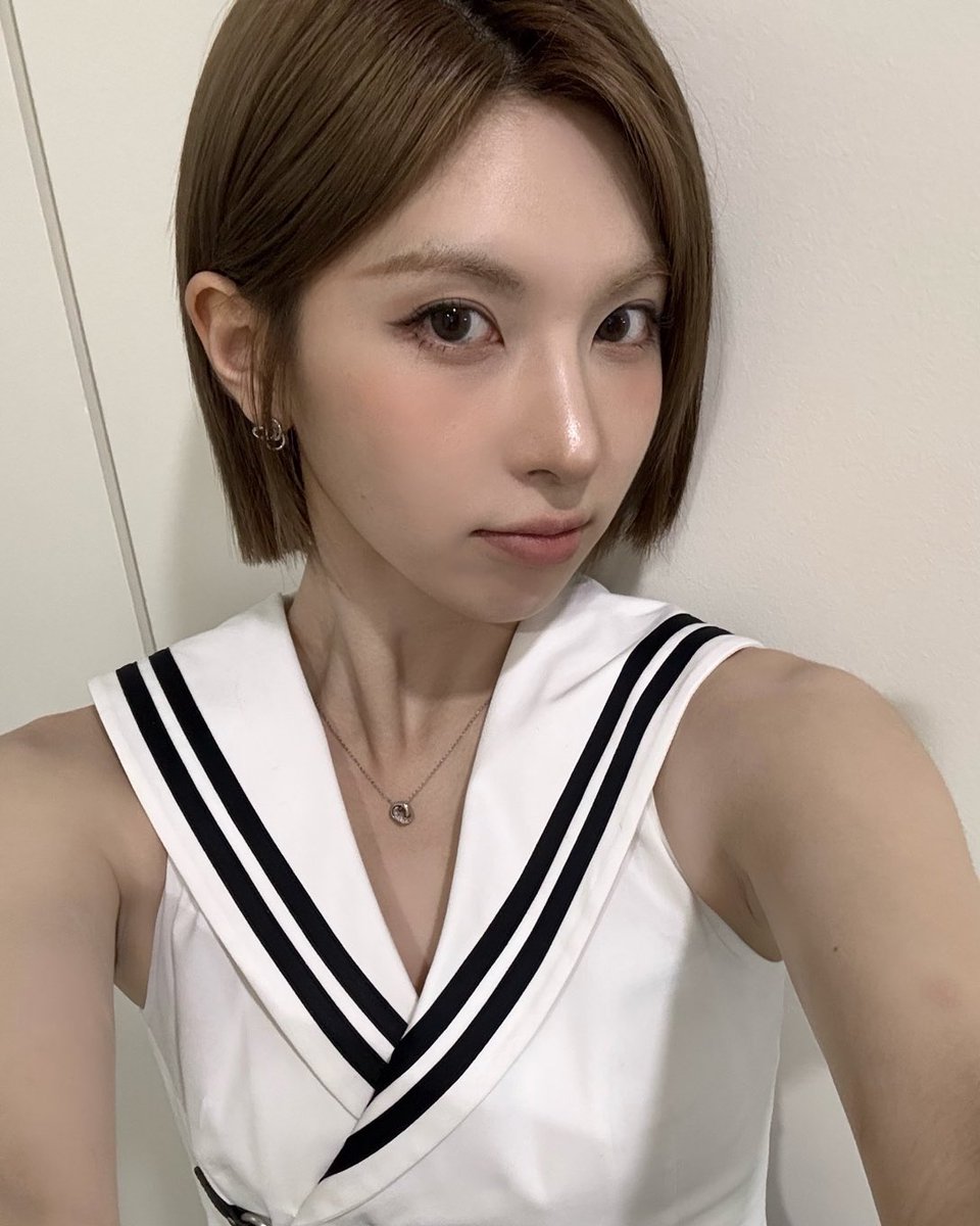 ntrvp6's tweet image. lily donated her c wordy bob to bae while bae gave lily her bleach blonde hair soulmates iktr