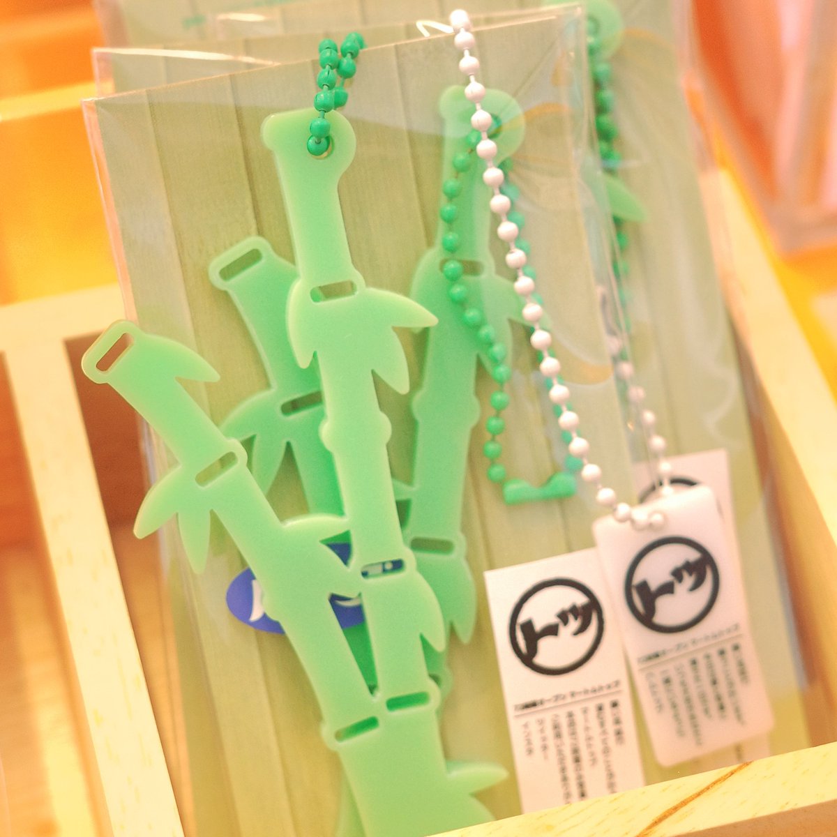 HQBBDR's tweet image. 🚗🚗₌₃ 
[ 무톳 ] 대원 물품 도착 🥟
@rainbow_m_tot

✪ 재입고
from the sky carabiner key holder.black
손만두 스티커
손만두 스티커.홀로그램
소원 대나무 키링