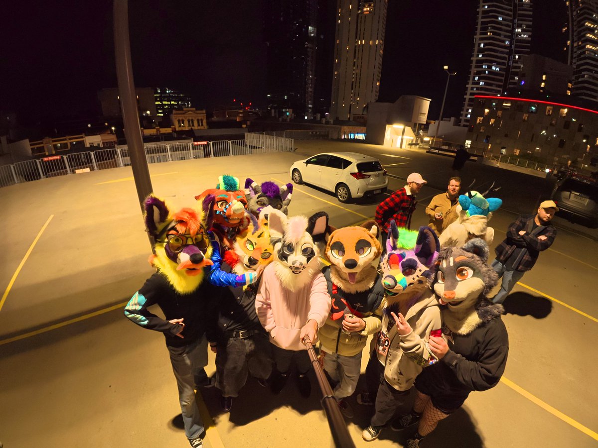 dadogmutt's tweet image. #Aurawra2025 carpark rave went hard🤙🫘