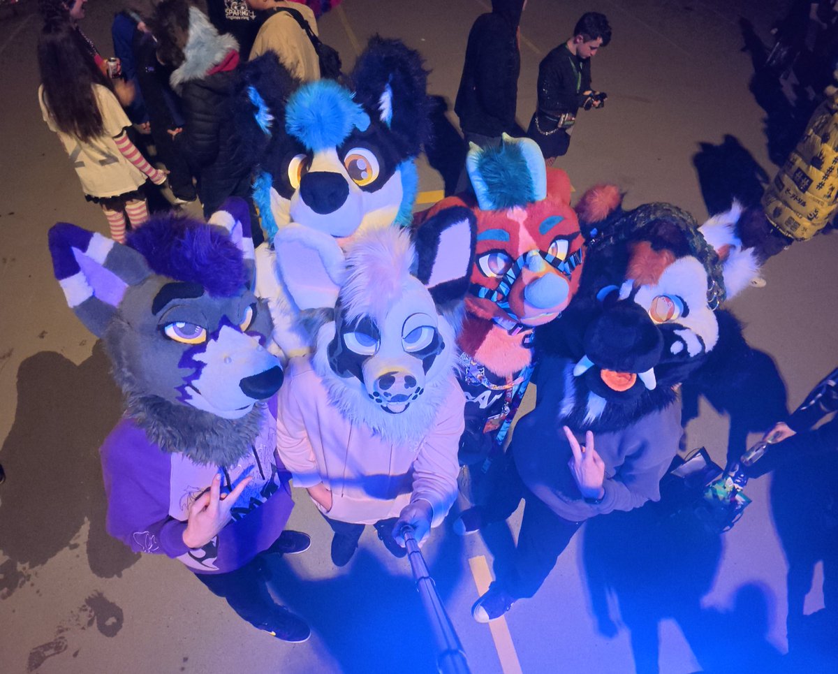 dadogmutt's tweet image. #Aurawra2025 carpark rave went hard🤙🫘