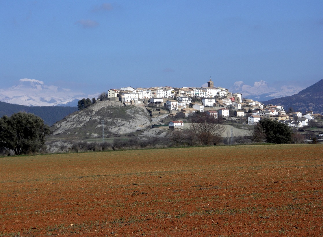 esquiaenaragon's tweet image. La localidad de Berdún constituye un magnífico mirador de todo el entorno natural circundante. Antiguamente enclave defensivo por su gran ubicación, hoy sus calles nos permiten apreciar algunos de sus antiguos caserones y palacios🏰.
f.mtr.cool/pektydstub