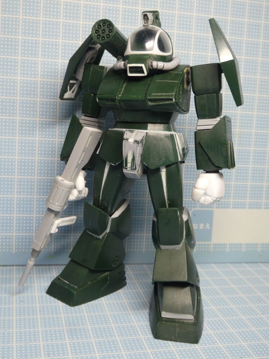 Yuji4096's tweet image. 頭部改修その3
後頭部の形状修正して側面の3本スリットを設定画っぽく彫り直し
アルミ線を芯としプラパイプとパイプスプリングで動力パイプを作り直しました
パイプの形状、長さをカーブに合わせて一つずつ調整すると自然な曲がりが再現できます
#ソルティック
#ラウンドフェイサー
#ダグラム
