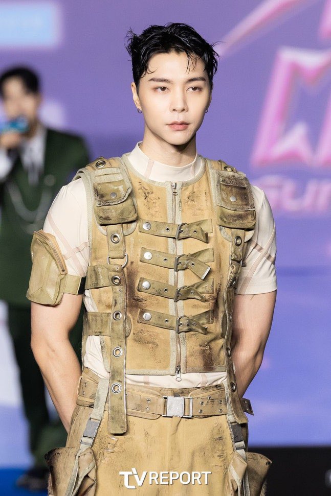 suhpremacistJ's tweet photo. DAMN JOHNNY SUH https://t.co/xLDGGwIEnA