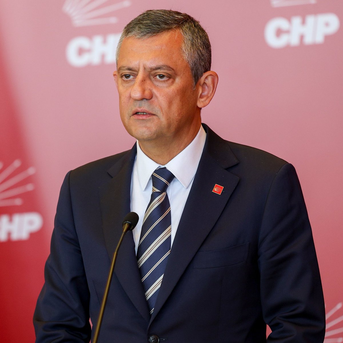 militerenstitu's tweet image. Özgür Özel: “Biz hiçbir şekilde Türkiye Cumhuriyeti’nin temel değerlerini erozyona uğratacak bir girişimin içinde olmayız.
Buna karşı çıkacağımız gibi siyasal ve toplumsal gücümüzle engel de oluruz.” (Cumhuriyet - Mustafa Balbay)