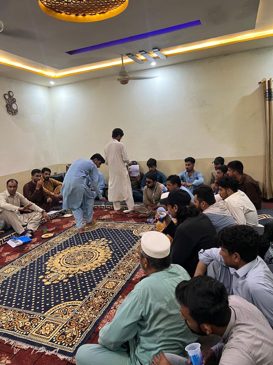 shahbazrajapti's tweet image. ملک نعمان بھائی کی قیادت میں ٹیم عمران خان پی پی 11 کی میٹنگ کا انعقاد کیا گیا۔ 5 اگست تک تحریک کی موبلائزیشن اور ڈور ٹو ڈور مہم کا آغاز کیا گیا۔ چیف آرگنائزر عالیہ حمزہ صاحبہ کی ہدایت کے مطابق ریلیوں اور پروگرامات کا فیصلہ کیا گیا۔
شاباش ملک نعمان بھائی اور ٹیم عمران خان