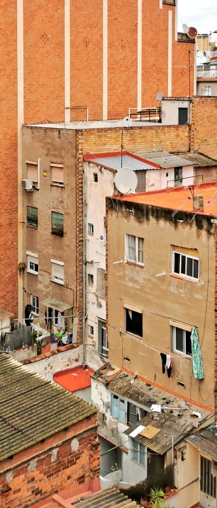 VFTAE's tweet image. It was rooftop @UrbanGoals outside our window in L&apos;Hospitalet de Llobregat, Barcelona.