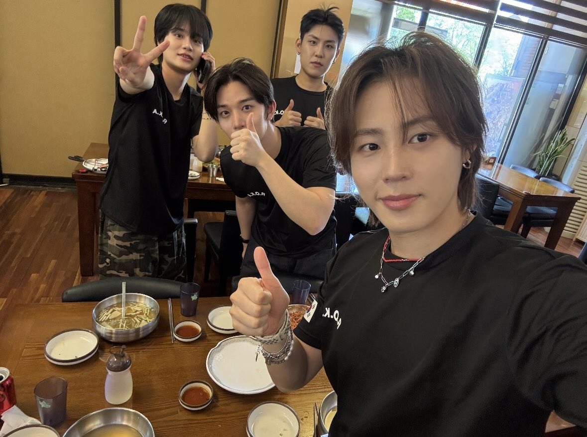 하성운 냉면셀카 원본왔다 💕💕