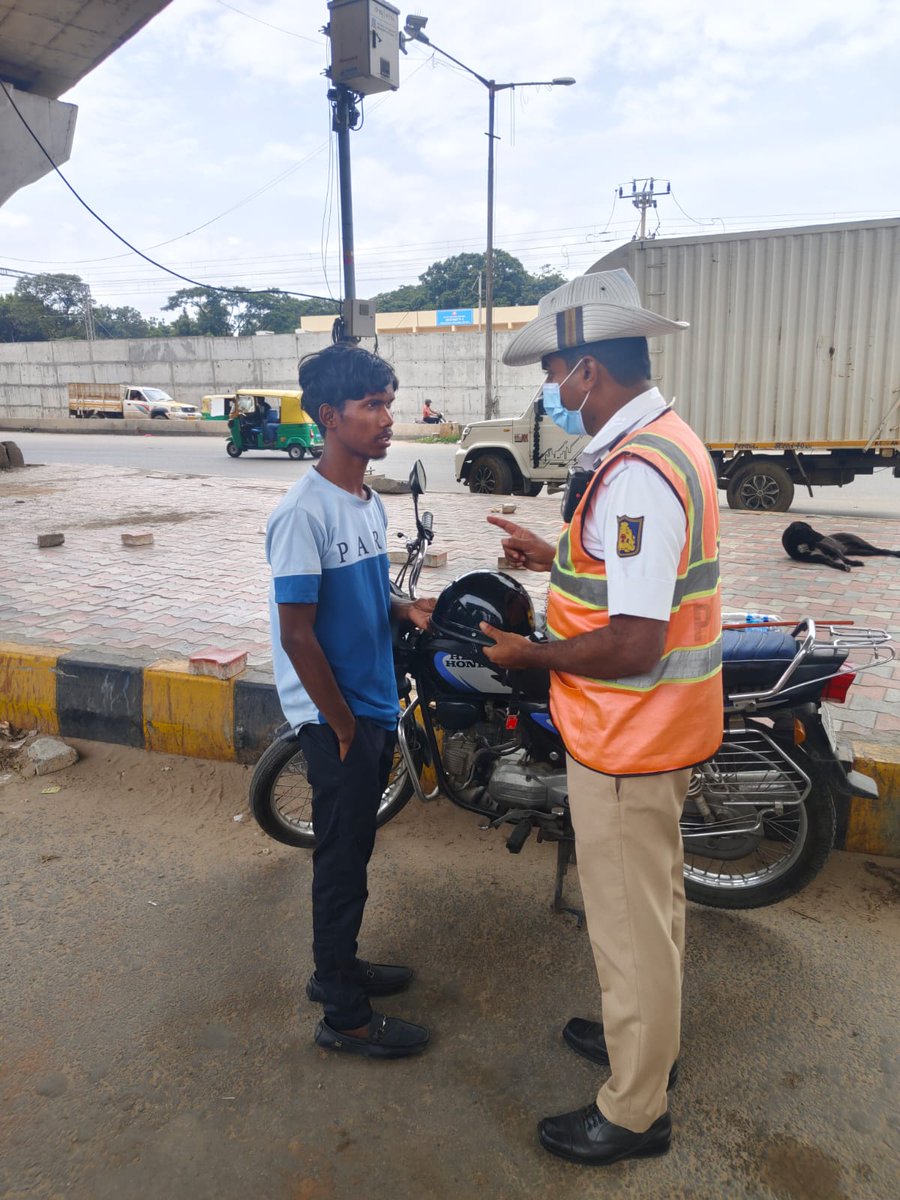 MAHADEVAPURA TRAFFIC BTP (@mahadevapuratrf) on Twitter photo #trafficawareness ಈ ದಿನ ನಮ್ಮ ಠಾಣಾ ವ್ಯಾಪ್ತಿಯ ಲೌರಿ ಜಂಕ್ಷನ್ ಹತ್ತಿರ ದ್ವಿಚಕ್ರ ವಾಹನ ಸವಾರರಿಗೆ ಐಎಸ್ಐ ಮಾರ್ಕ್ ಹೆಲ್ಮೆಟ್ ಧರಿಸುವ ಕುರಿತು ಹಾಗೂ ಸಂಚಾರ ನಿಯಮಗಳ ಪಾಲನೆ ಮತ್ತು ಉಲ್ಲಂಘನೆಯಿಂದ ಆಗುವ ಪರಿಣಾಮಗಳ ಕುರಿತು ತಿಳುವಳಿಕೆ ನೀಡಲಾಯಿತು. <a href="/acpwfieldtrf/">ACP Traffic Whitefield ಎಸಿಪಿ ಸಂಚಾರ ವೈಟ್ ಫೀಲ್ಡ್</a>
<a href="/DCPTrEastBCP/">DCP Traffic East ಉಪ ಪೊಲೀಸ್ ಆಯುಕ್ತರು ಸಂಚಾರ ಪೂರ್ವ</a> <a href="/blrcitytraffic/">ಬೆಂಗಳೂರು ಸಂಚಾರ ಪೊಲೀಸ್ BengaluruTrafficPolice</a> #trafficawareness ಈ ದಿನ ನಮ್ಮ ಠಾಣಾ ವ್ಯಾಪ್ತಿಯ ಲೌರಿ ಜಂಕ್ಷನ್ ಹತ್ತಿರ ದ್ವಿಚಕ್ರ ವಾಹನ ಸವಾರರಿಗೆ ಐಎಸ್ಐ ಮಾರ್ಕ್ ಹೆಲ್ಮೆಟ್ ಧರಿಸುವ ಕುರಿತು ಹಾಗೂ ಸಂಚಾರ ನಿಯಮಗಳ ಪಾಲನೆ ಮತ್ತು ಉಲ್ಲಂಘನೆಯಿಂದ ಆಗುವ ಪರಿಣಾಮಗಳ ಕುರಿತು ತಿಳುವಳಿಕೆ ನೀಡಲಾಯಿತು. <a href="/acpwfieldtrf/">ACP Traffic Whitefield ಎಸಿಪಿ ಸಂಚಾರ ವೈಟ್ ಫೀಲ್ಡ್</a>
<a href="/DCPTrEastBCP/">DCP Traffic East ಉಪ ಪೊಲೀಸ್ ಆಯುಕ್ತರು ಸಂಚಾರ ಪೂರ್ವ</a> <a href="/blrcitytraffic/">ಬೆಂಗಳೂರು ಸಂಚಾರ ಪೊಲೀಸ್ BengaluruTrafficPolice</a>