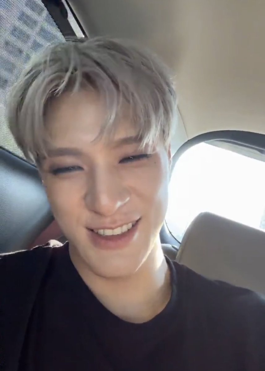 JEN0HOLIC's tweet image. jeno's car live is making me think of this parallel between 2019 vs 2025 jeno... oh how you've grown, jeno 🥹