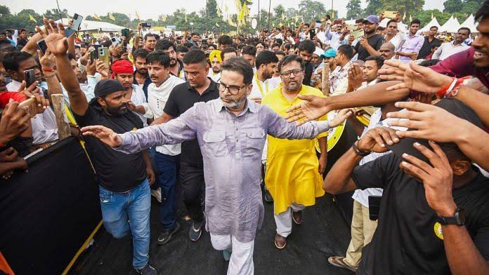EWS_WARRIOR's tweet image. अब बिहार को BJP और लालू के जंगलराज से बाहर निकलने की ज़रूरत है।
आज बिहार के पास एक मौका है 
अपनी तक़दीर खुद लिखने का।
लेकिन इसके लिए बिहार को जुमलों और झूठी राजनीति से बाहर आना होगा।

आज बिहार के पास एक ऐसा नेता है जो उसे उसका हक़ दिला सकता है,
जो विकास की बात करता है, न कि जाति…