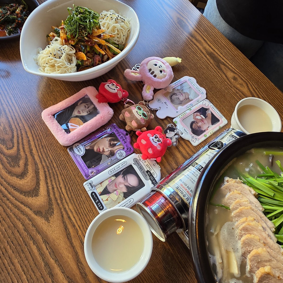 true_u_v's tweet image. 주말
맛잇는 거 먹어!