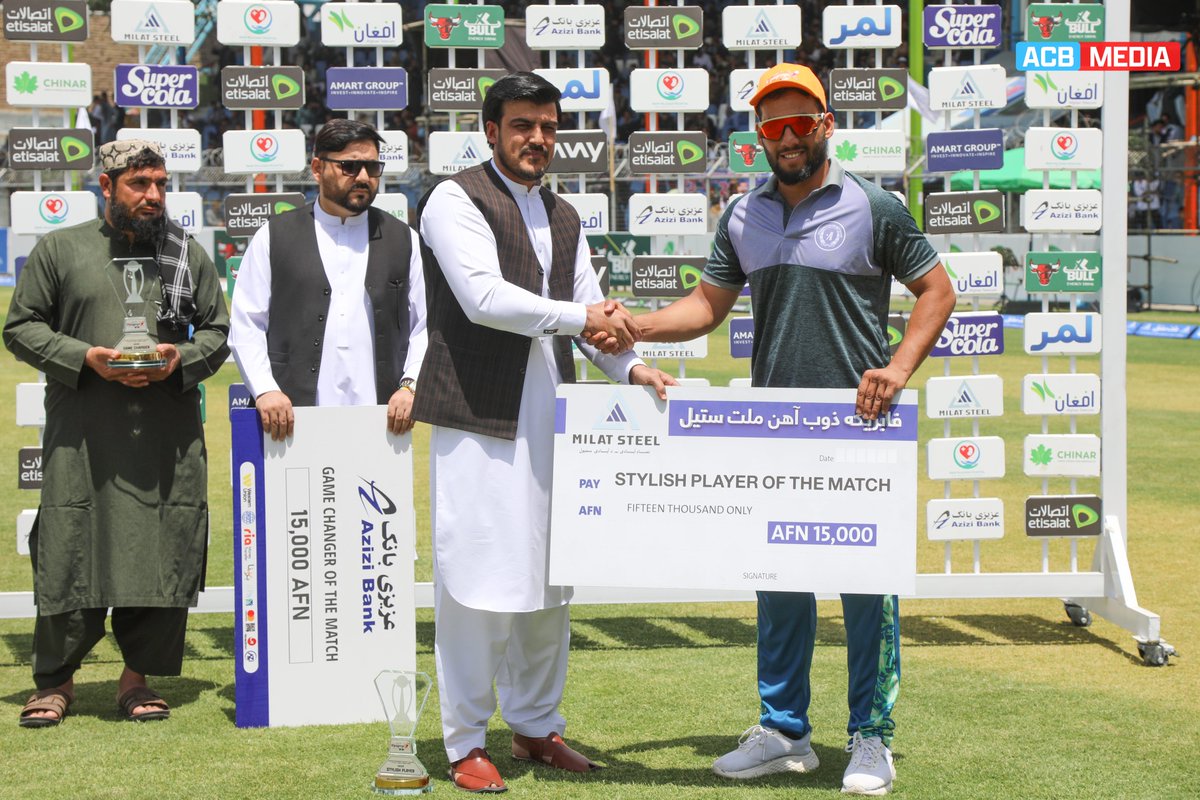 ACBofficials's tweet image. The Award Winners this Morning: 🏅
Etisalat PoTM - @IZadran18 63 (44)
Azizi Bank Game Changer - Arab Gul Momand 3/22 (4)
Milat Steel Stylish Player - Mohammad Akram 48 (26)
Amir Hajizada Most Sixes - Mohammad Akram (4 Sixes)
#Shpageeza | #SCLX | #XBull | #Etisalat