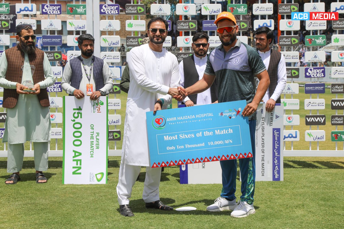 ACBofficials's tweet image. The Award Winners this Morning: 🏅
Etisalat PoTM - @IZadran18 63 (44)
Azizi Bank Game Changer - Arab Gul Momand 3/22 (4)
Milat Steel Stylish Player - Mohammad Akram 48 (26)
Amir Hajizada Most Sixes - Mohammad Akram (4 Sixes)
#Shpageeza | #SCLX | #XBull | #Etisalat